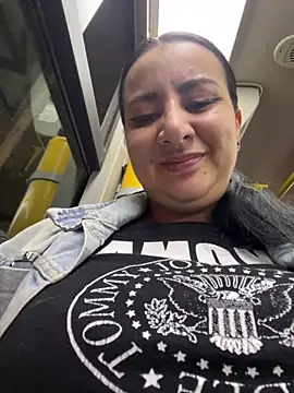 Snapshot of Abril_Luv chatting on 09-25-25, 12:14 Abril Luv online show from 09-25-25, 12:14