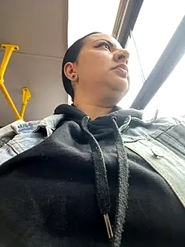 Snapshot of Abril_Luv chatting on 09-26-25, 12:09 Abril Luv online show from 09-26-25, 12:09