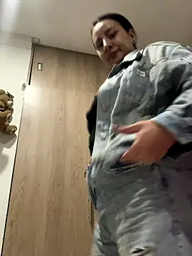 Snapshot of Abril_Luv chatting on 09-30-25, 12:48 Abril Luv online show from 09-30-25, 12:48