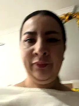 Snapshot of Abril_Luv chatting on 09-30-25, 01:05 Abril Luv online show from 09-30-25, 01:05