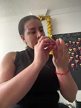 Snapshot of Abril_Luv chatting on 10-01-25, 12:44 Abril Luv online show from 10-01-25, 12:44