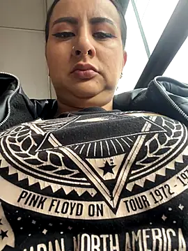 Snapshot of Abril_Luv chatting on 10-07-25, 12:24 Abril Luv online show from 10-07-25, 12:24