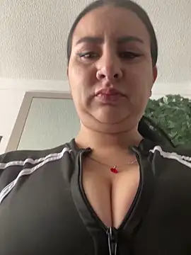 Snapshot of Abril_Luv chatting on 10-09-25, 01:20 Abril Luv online show from 10-09-25, 01:20