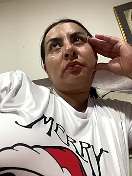 Snapshot of Abril_Luv chatting on 10-10-25, 02:10 Abril Luv online show from 10-10-25, 02:10