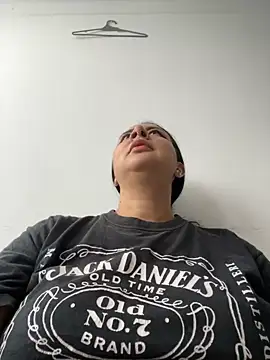 Snapshot of Abril_Luv chatting on 10-10-25, 02:16 Abril Luv online show from 10-10-25, 02:16