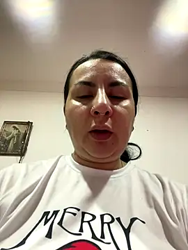 Snapshot of Abril_Luv chatting on 10-18-25, 01:30 Abril Luv online show from 10-18-25, 01:30