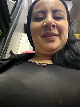 Snapshot of Abril_Luv chatting on 10-22-25, 01:06 Abril Luv online show from 10-22-25, 01:06