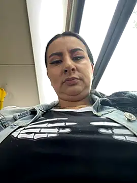 Snapshot of Abril_Luv chatting on 10-23-25, 12:04 Abril Luv online show from 10-23-25, 12:04