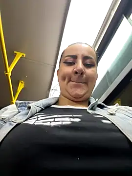 Snapshot of Abril_Luv chatting on 10-24-25, 12:08 Abril Luv online show from 10-24-25, 12:08