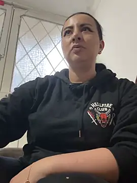 Snapshot of Abril_Luv chatting on 10-25-25, 10:45 Abril Luv online show from 10-25-25, 10:45