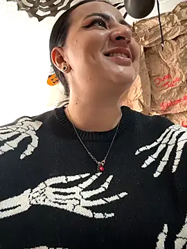 Snapshot of Abril_Luv chatting on 10-27-25, 01:37 Abril Luv online show from 10-27-25, 01:37