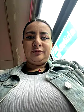 Snapshot of Abril_Luv chatting on 10-28-25, 12:09 Abril Luv online show from 10-28-25, 12:09