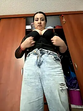 Snapshot of Abril_Luv chatting on 10-29-25, 01:57 Abril Luv online show from 10-29-25, 01:57