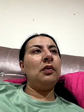 Snapshot of Abril_Luv chatting on 10-30-25, 02:02 Abril Luv online show from 10-30-25, 02:02