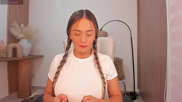 wandathompson  online show from 03-17-26, 10:07