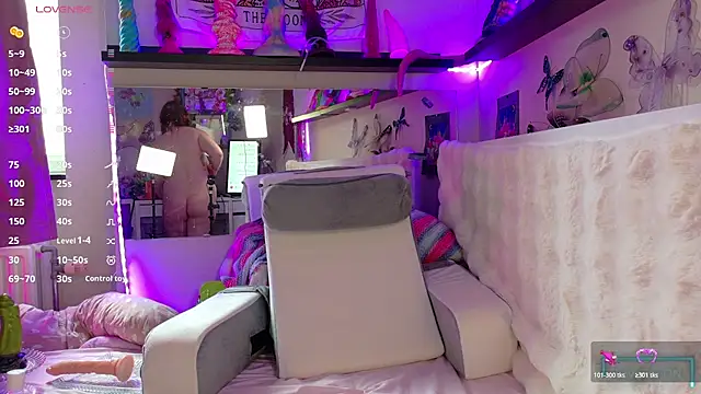 FluffyRainbowKity online show from 07-18-26, 08:18