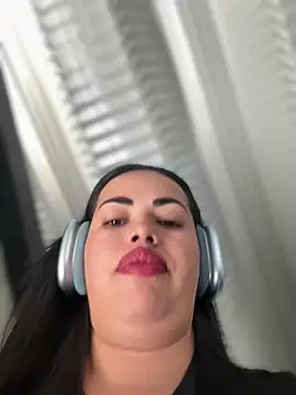 Snapshot of andra_rose chatting on 04-13-26, 03:06 andra rose online show from 04-13-26, 03:06
