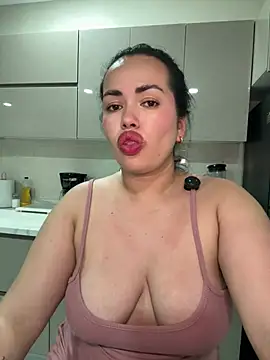Snapshot of andra_rose chatting on 05-06-26, 01:47 andra rose online show from 05-06-26, 01:47