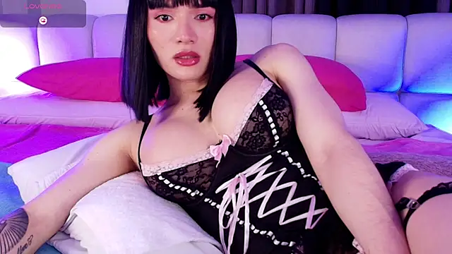 Snapshot of sweetieluna01 chatting on 05-06-26, 01:16 sweetieluna01 online show from 05-06-26, 01:16