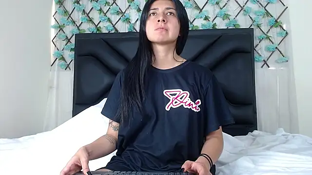 EmmaWilliamss online show from 10-02-25, 03:41