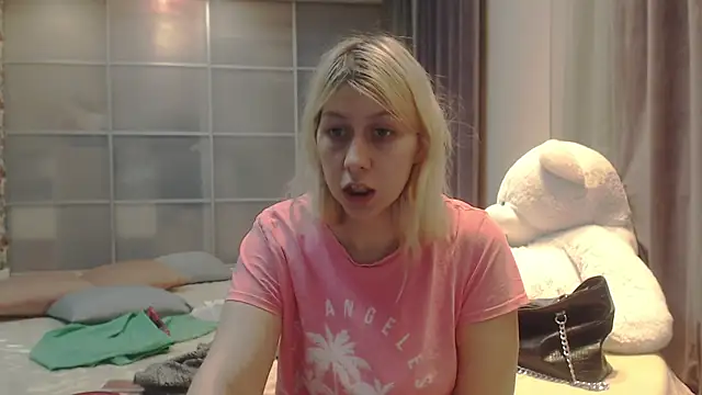 Snapshot of KyliePag chatting on 02-28-25, 07:15 KyliePag online show from 02-28-25, 07:15
