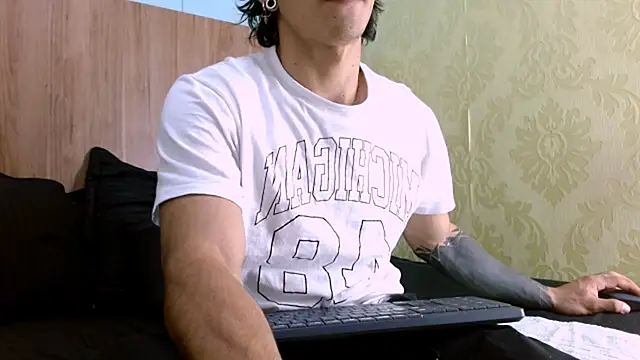 AlbertBernal69 online show from 01-11-25, 02:20