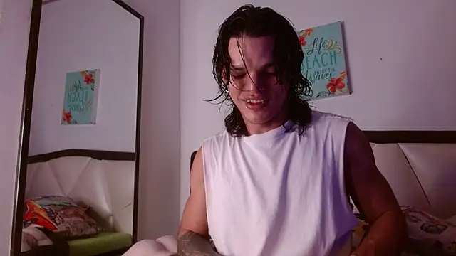 Snapshot of AlbertBernal69 chatting on 10-11-25, 02:00 AlbertBernal69 online show from 10-11-25, 02:00