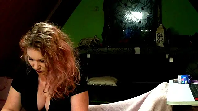 Snapshot of xNaughtyNatali chatting on 03-17-25, 12:30 xNaughtyNatali online show from 03-17-25, 12:30