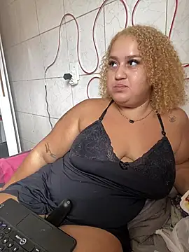 Snapshot of MinaBoss chatting on 02-04-25, 04:39 MinaBoss online show from 02-04-25, 04:39