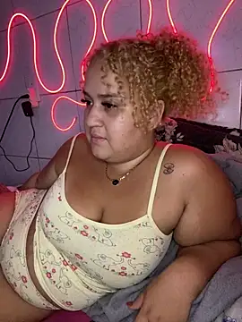 Snapshot of MinaBoss chatting on 02-05-25, 02:19 MinaBoss online show from 02-05-25, 02:19