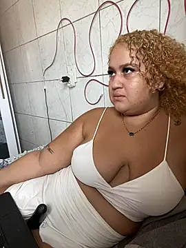 Snapshot of MinaBoss chatting on 02-05-25, 02:26 MinaBoss online show from 02-05-25, 02:26