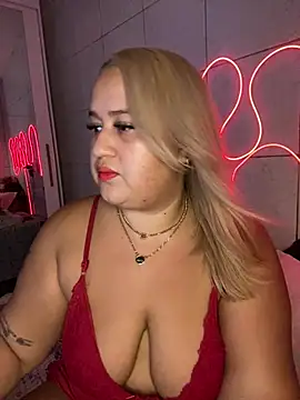 Snapshot of MinaBoss chatting on 03-05-25, 12:38 MinaBoss online show from 03-05-25, 12:38