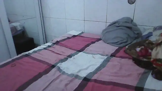 Snapshot of MinaBoss chatting on 10-11-25, 01:27 MinaBoss online show from 10-11-25, 01:27