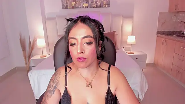 Snapshot of kim_thompson_1 chatting on 10-06-25, 11:07 kim thompson 1 online show from 10-06-25, 11:07