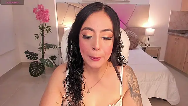 Snapshot of kim_thompson_1 chatting on 11-05-25, 11:10 kim thompson 1 online show from 11-05-25, 11:10