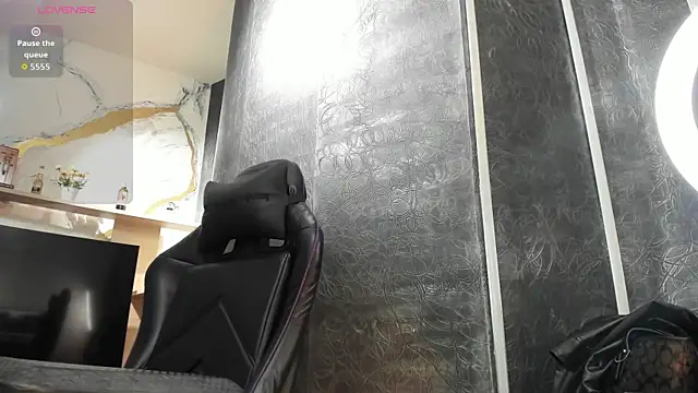 LunaBaker-1 online show from 10-31-25, 09:05