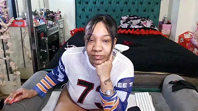 Snapshot of YasmineMinaj chatting on 02-23-26, 02:53 YasmineMinaj online show from 02-23-26, 02:53