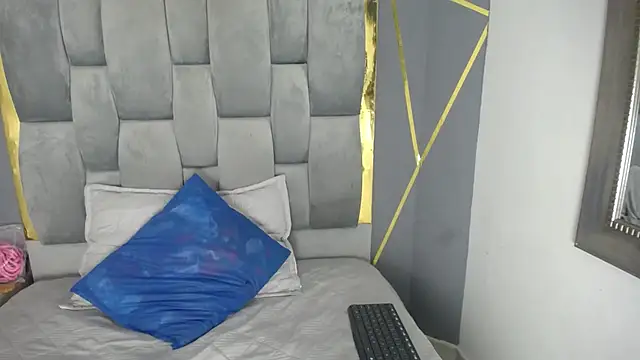 Snapshot of SalommeeT chatting on 02-07-25, 01:04 SalommeeT online show from 02-07-25, 01:04