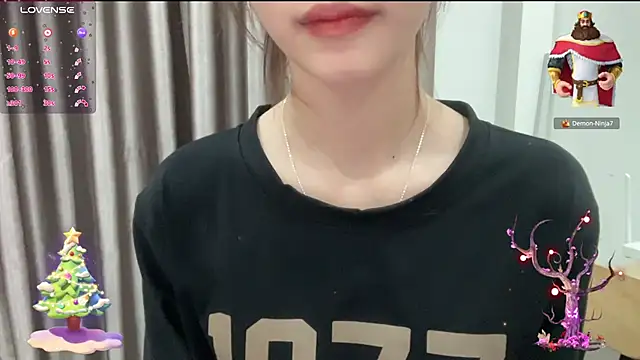 Snapshot of Your-Sunshine chatting on 01-04-25, 04:43 Your-Sunshine online show from 01-04-25, 04:43