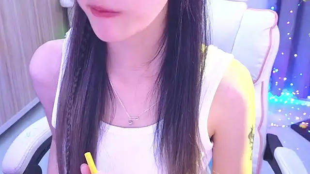 Snapshot of Your-Sunshine chatting on 01-28-25, 06:07 Your-Sunshine online show from 01-28-25, 06:07