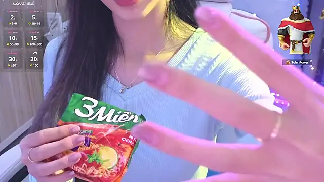 Snapshot of Your-Sunshine chatting on 02-01-25, 07:13 Your-Sunshine online show from 02-01-25, 07:13