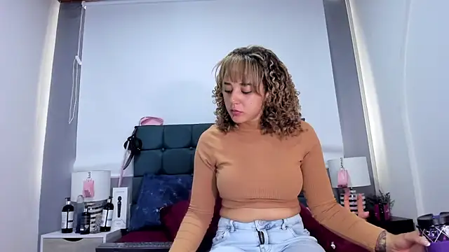 Snapshot of charlott_lens chatting on 09-23-25, 03:26 charlott lens online show from 09-23-25, 03:26