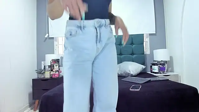 Snapshot of charlott_lens chatting on 10-10-25, 09:58 charlott lens online show from 10-10-25, 09:58