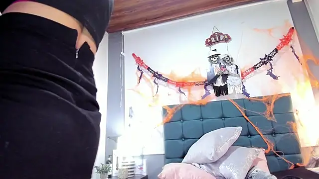 Snapshot of charlott_lens chatting on 10-31-25, 02:29 charlott lens online show from 10-31-25, 02:29