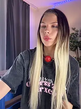 Snapshot of KittyKatyDream chatting on 02-07-25, 09:37 KittyKatyDream online show from 02-07-25, 09:37