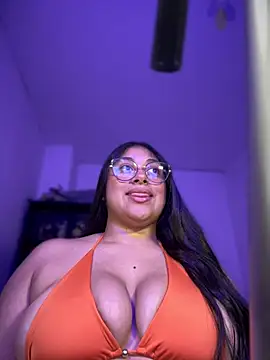 Snapshot of Soysofiarodrigu chatting on 03-06-25, 06:16 Soysofiarodrigu online show from 03-06-25, 06:16