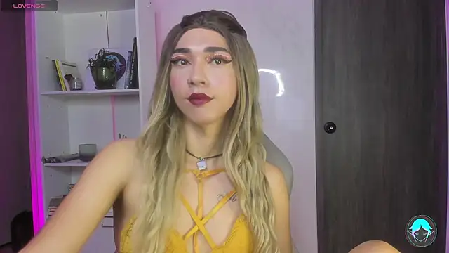 Snapshot of sofi_elfqueen chatting on 02-21-25, 12:27 sofi elfqueen online show from 02-21-25, 12:27