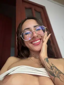 lauravasquez online show from 03-17-25, 04:43