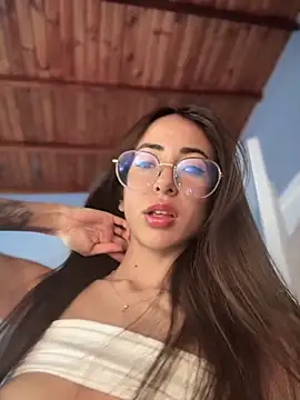 lauravasquez online show from 09-29-25, 03:06