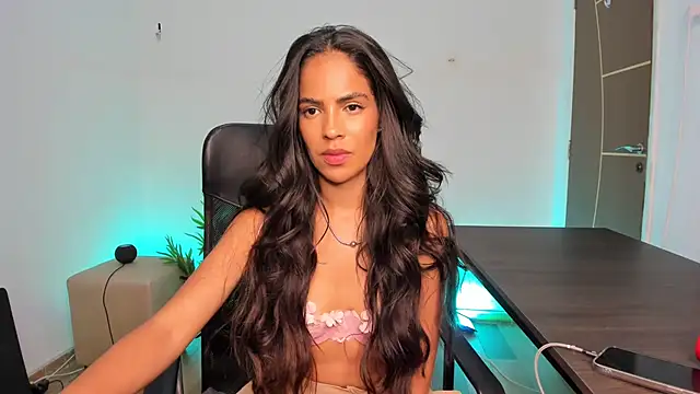 Snapshot of camille-rose chatting on 02-18-25, 08:58 camille-rose online show from 02-18-25, 08:58